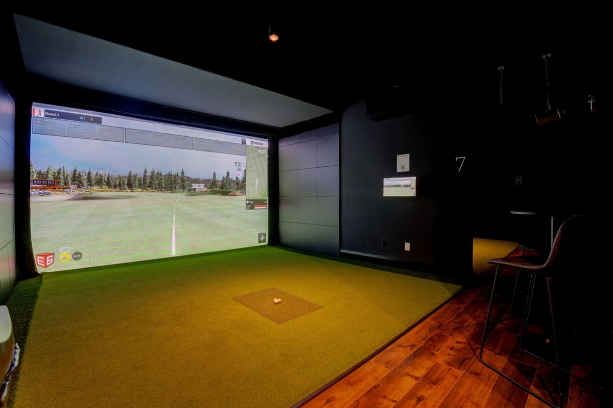 Bay 7 — Precision Lounge